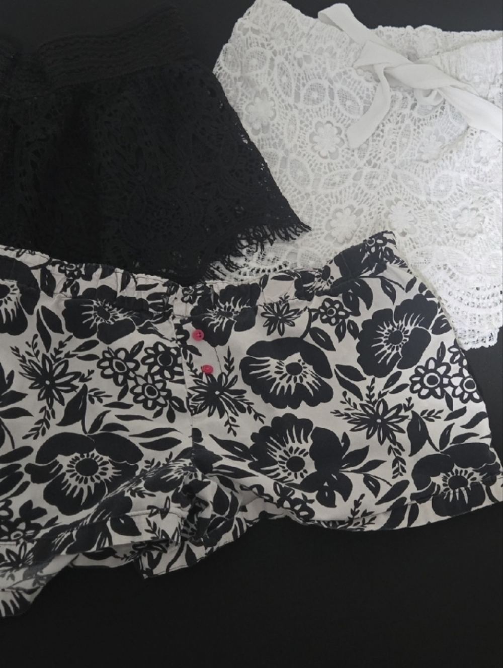 Black & White Floral Lace-Trim Women’s Top